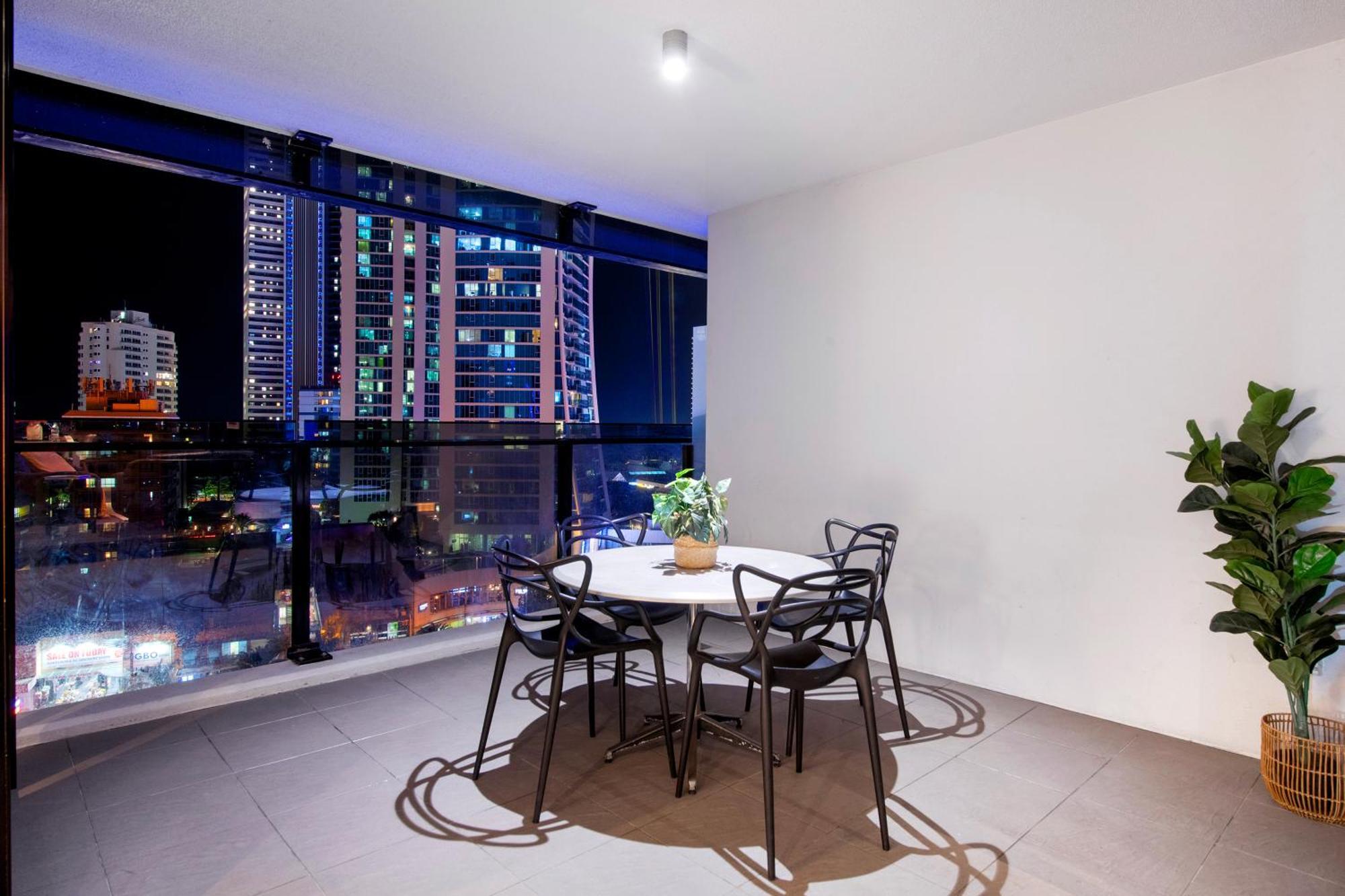 Ocean View Apartments With Balcony - Circle On Cavill - Central Location! - Self Contained & Privately Managed Gold Coast Luaran gambar