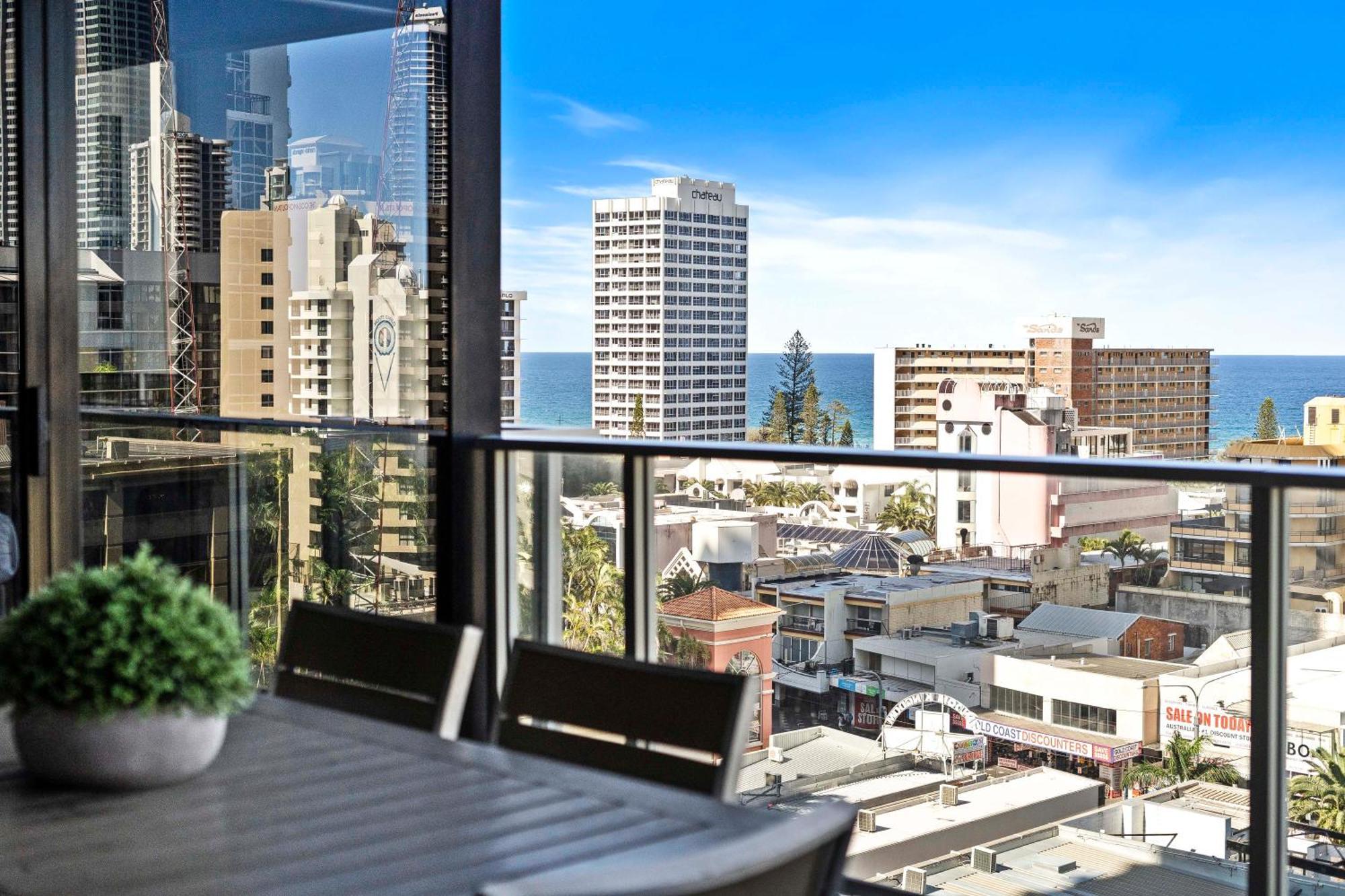 Ocean View Apartments With Balcony - Circle On Cavill - Central Location! - Self Contained & Privately Managed Gold Coast Luaran gambar