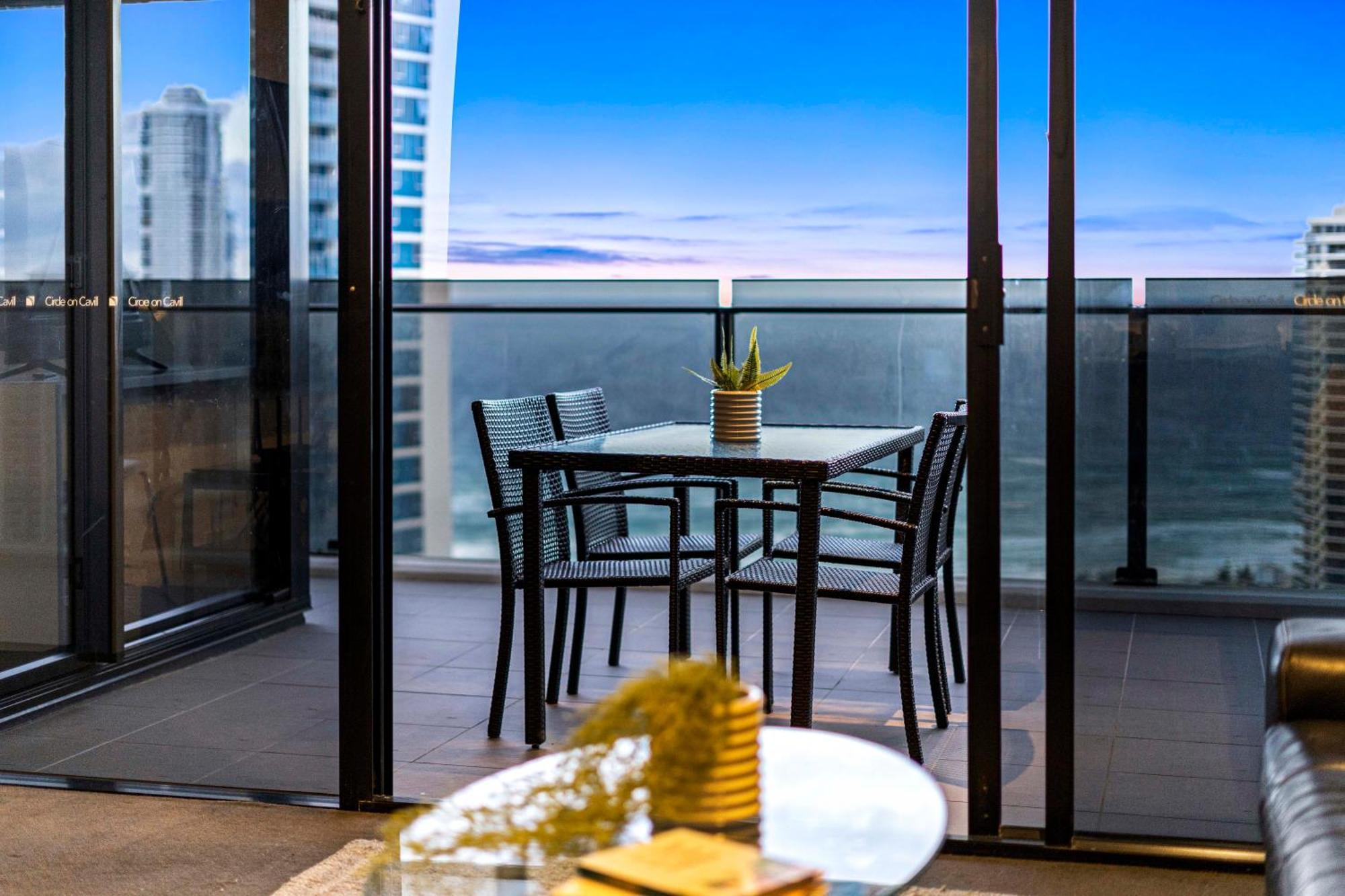 Ocean View Apartments With Balcony - Circle On Cavill - Central Location! - Self Contained & Privately Managed Gold Coast Luaran gambar