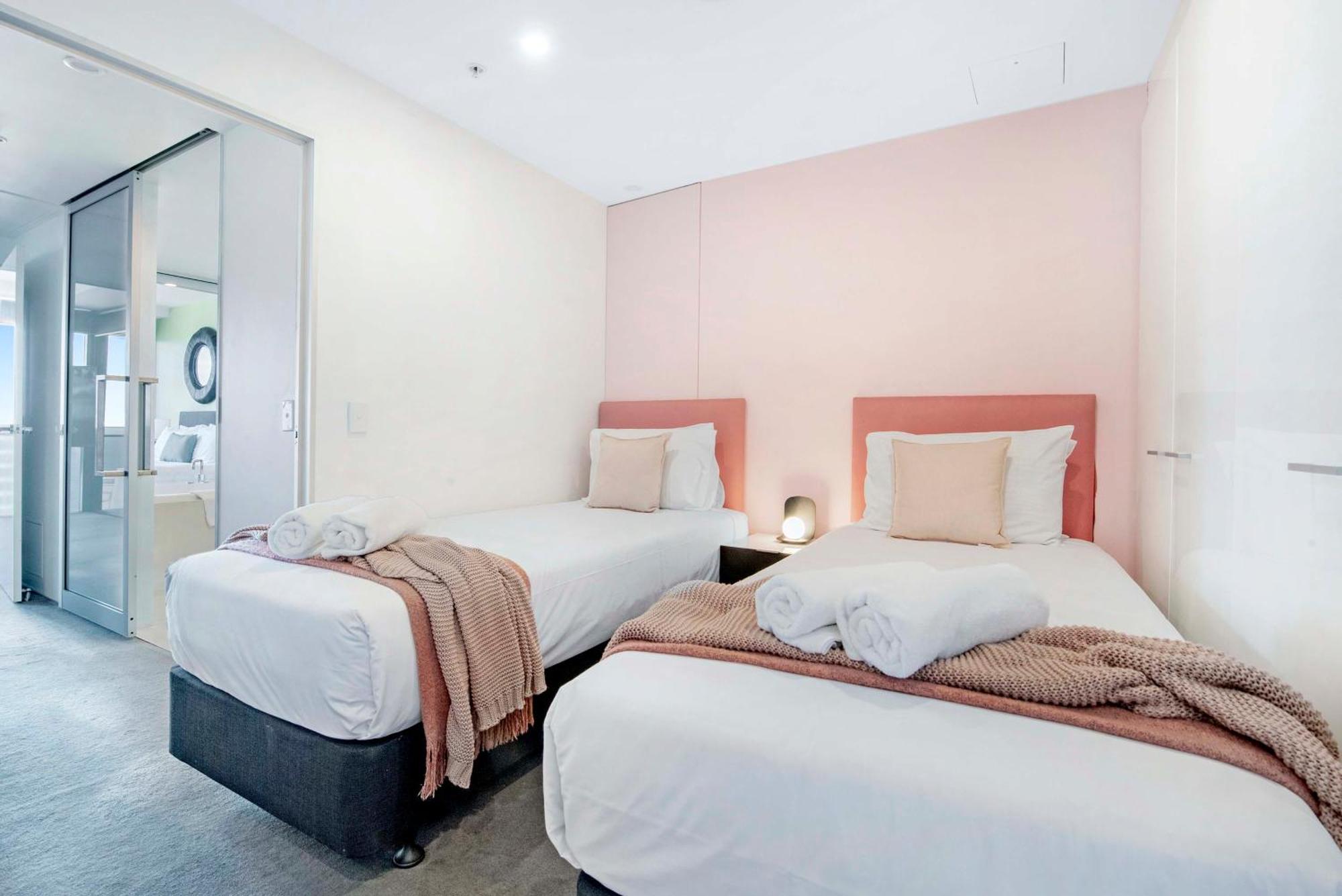 Ocean View Apartments With Balcony - Circle On Cavill - Central Location! - Self Contained & Privately Managed Gold Coast Luaran gambar