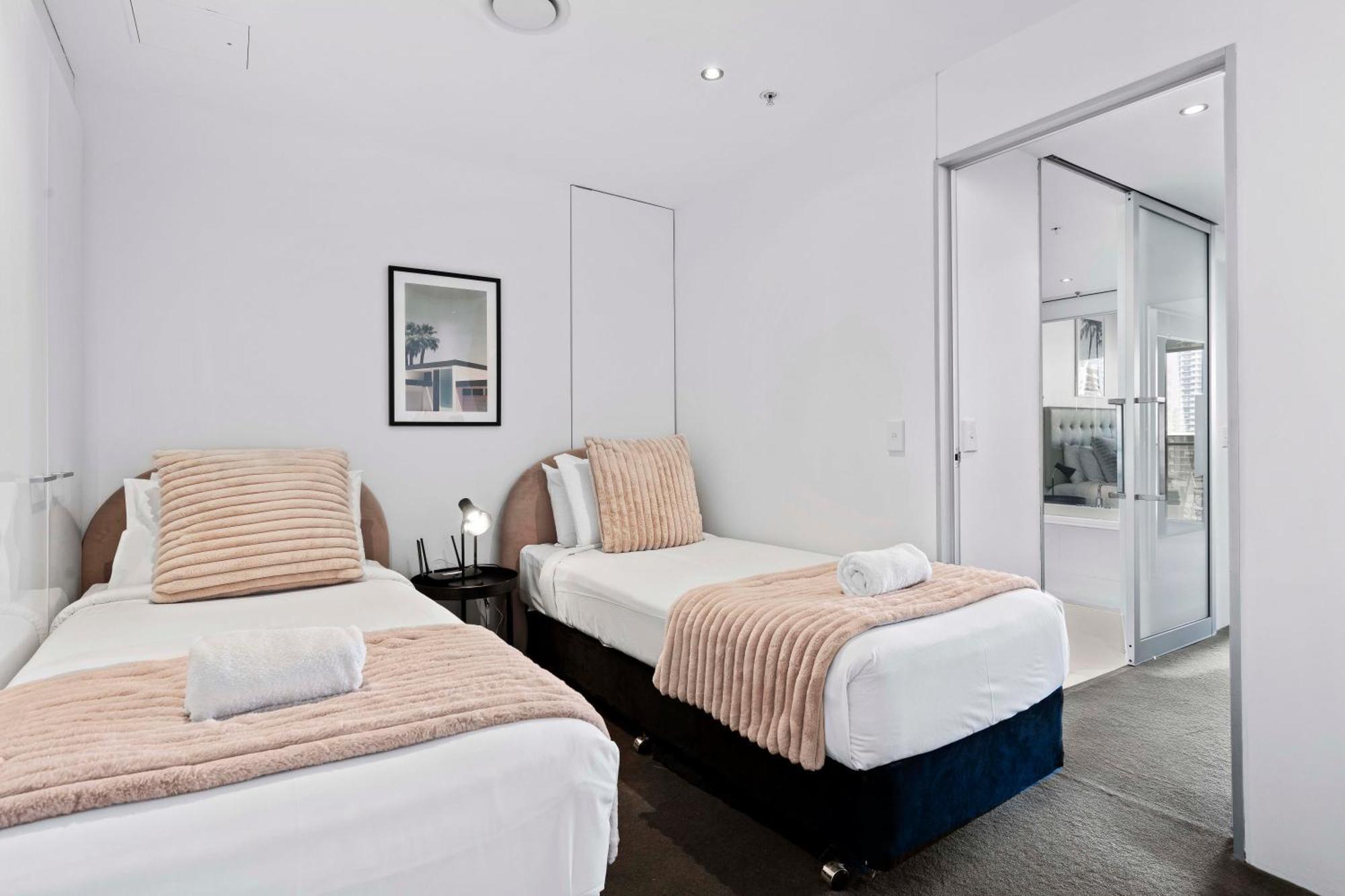 Ocean View Apartments With Balcony - Circle On Cavill - Central Location! - Self Contained & Privately Managed Gold Coast Luaran gambar